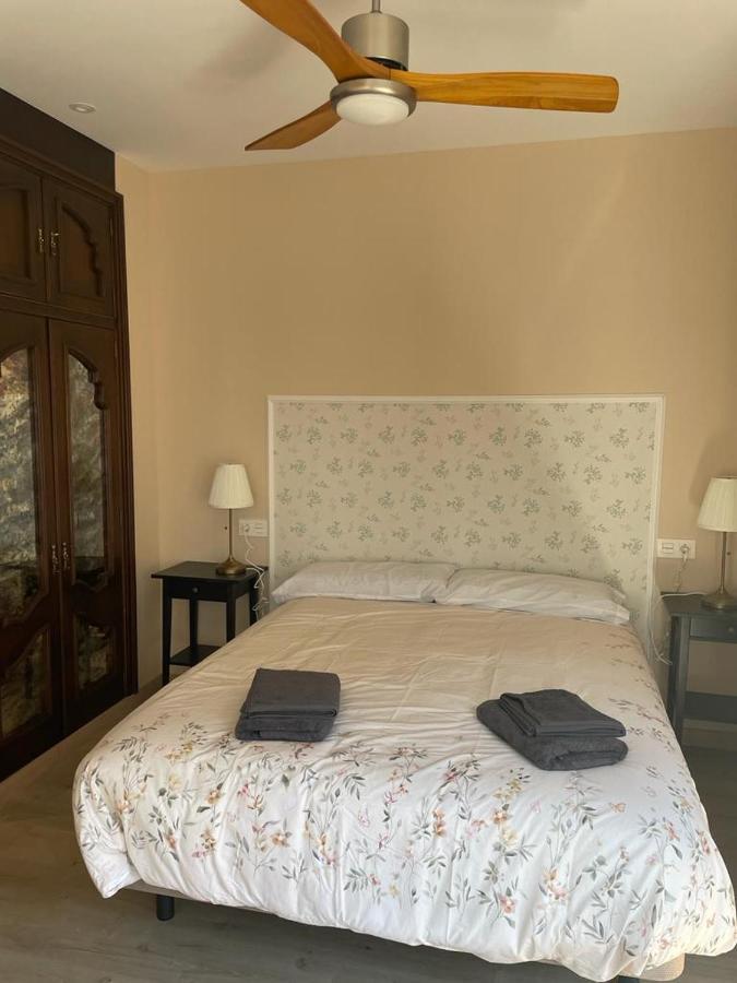 Apartamentos Gyc Vistas A Santo Domingo Леон Екстер'єр фото