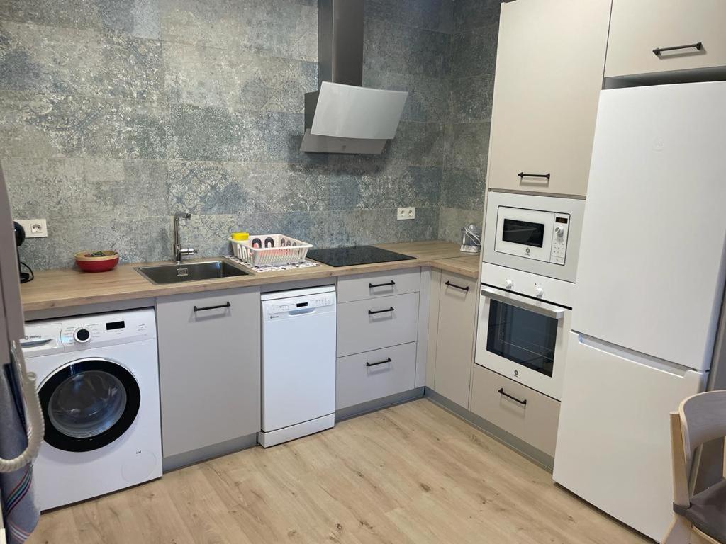 Apartamentos Gyc Vistas A Santo Domingo Леон Екстер'єр фото